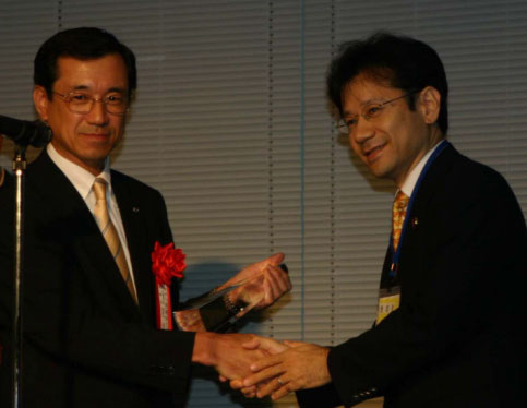 ����20�N9��19���ɊJ�Â��ꂽ�\�[�V�����E�r�W�l�X�E�A���[�h���܎��̖͗l