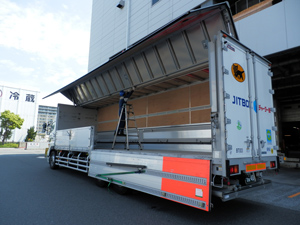 �E�B���O�ԗ��̃����e�i���X���{�C���[�W